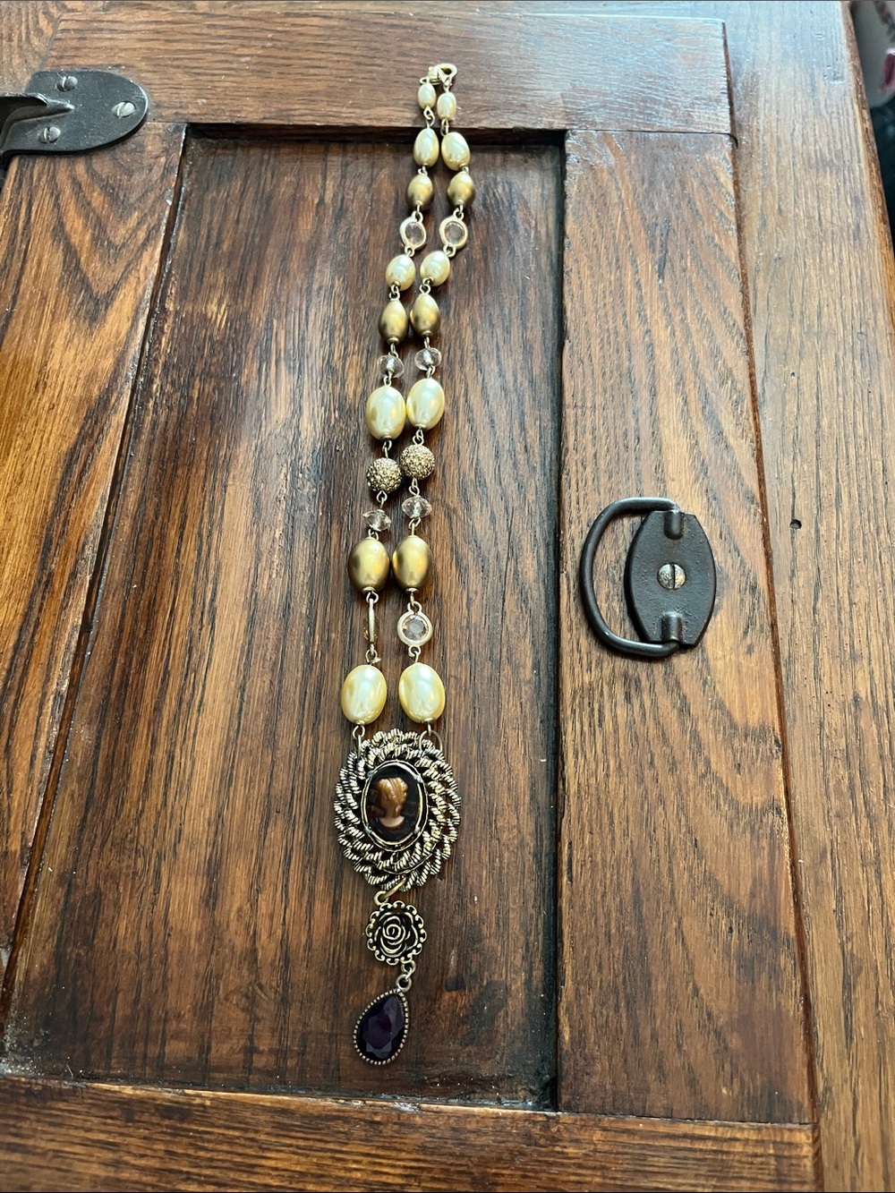 Vintage-Style Gold Cameo Pendant Brooch/Necklace with Pearlescent Beads - Picture 2 of 10